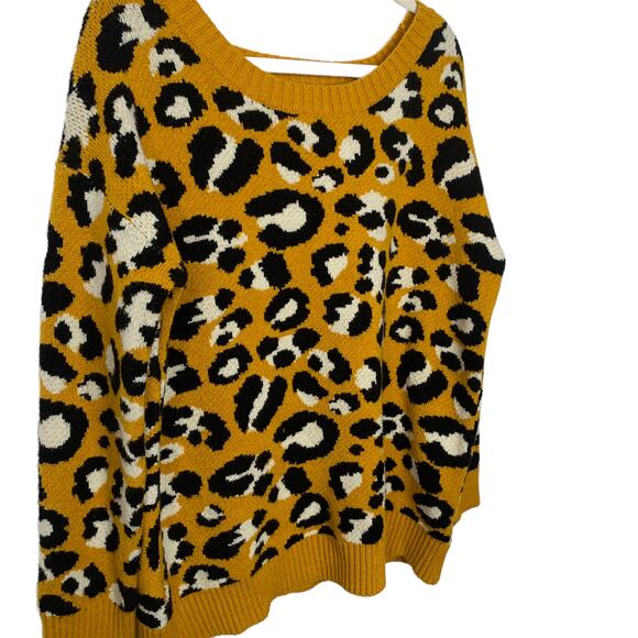 Cozy Casual Leopard Print Sweater Cut Out Back Medium Large - Picture 4 of 6